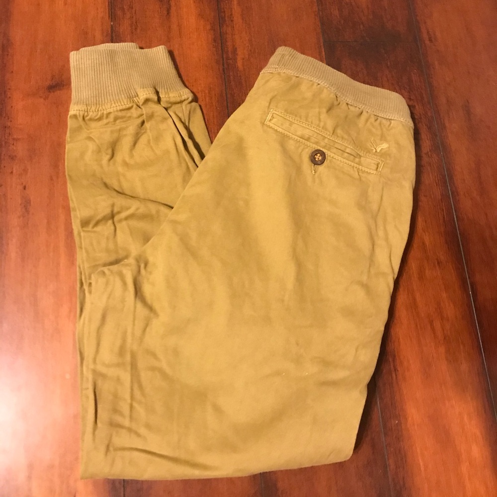 American Eagle men’s size medium khaki joggers